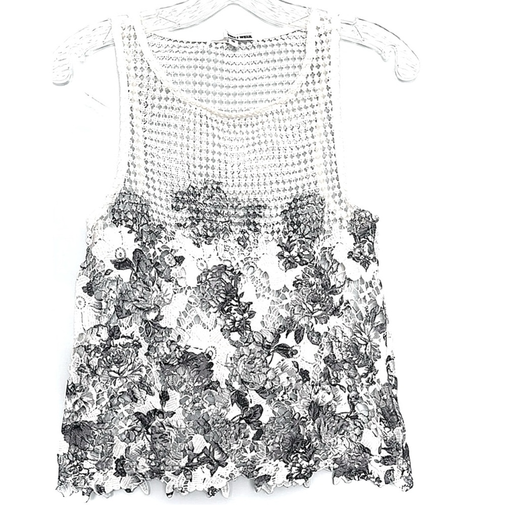 Chic Floral Lace Tank Top - Black and White